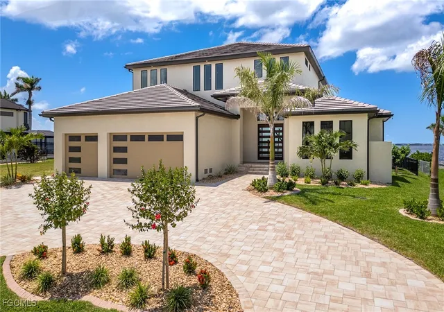 2nd image of 1024 Dolphin Dr, Cape Coral, FL 33904 | MLS# 2025001171