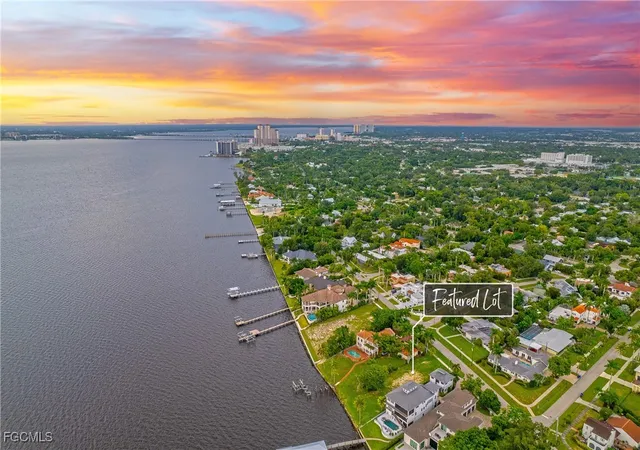 14th image of 2904 Valencia Way, Fort Myers, FL 33901 | MLS# 2025004009