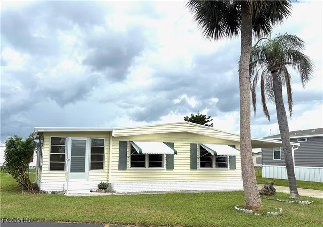 Photo 4 of Sale Pending at 963 Idle Way Dr, North Fort Myers, FL 33917 | MLS# 2025004153 | Listing updated on 2026-07-28