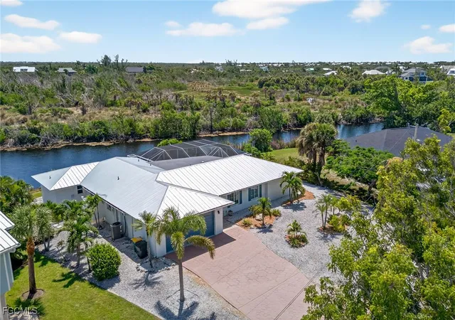 Photo 1 of Sale Pending at 720 Durion Ct, Sanibel, FL 33957 | MLS# 2025004825 | Listing updated on 2026-07-01