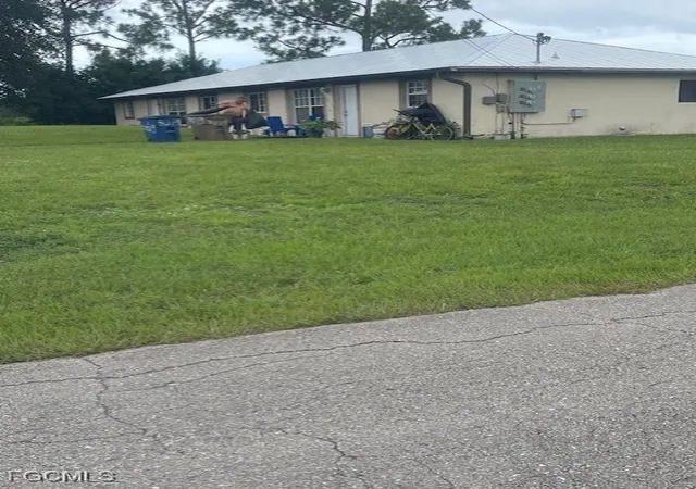 3rd image of 3017/3019 Gilbert Ave S, Lehigh Acres, FL 33973 | MLS# 2025001574