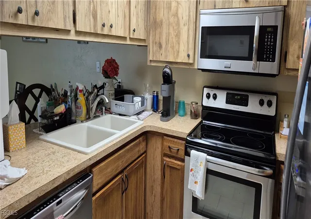 3rd image of 3914 Se 12Th Ave, Cape Coral, FL 33904 | MLS# 2025005114