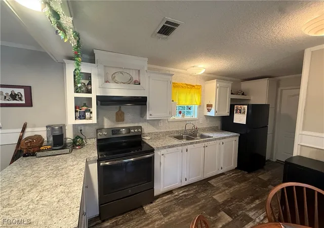 4th image of 2860 Winona Dr, North Fort Myers, FL 33917 | MLS# 2025005175
