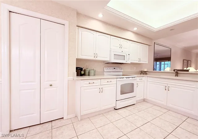 Photo 4 of Condominium at 8400 Naples Heritage Dr #1513, Naples, FL 34112 | MLS# 225066868 | | Sold on 2025-09-30