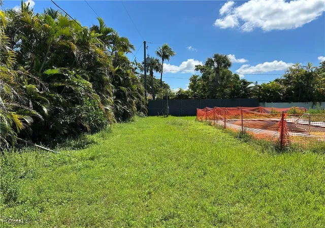 Photo 3 of Sale Pending at 15651 Biddy Ln, Fort Myers, FL 33908 | MLS# 2025006279 | Listing updated on 2026-10-03