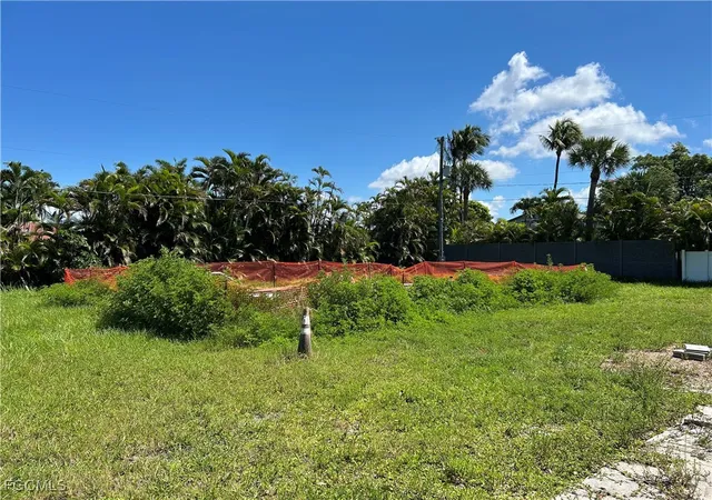 Photo 3 of Sale Pending at 15651 Biddy Ln, Fort Myers, FL 33908 | MLS# 2025006279 | Listing updated on 2026-10-03