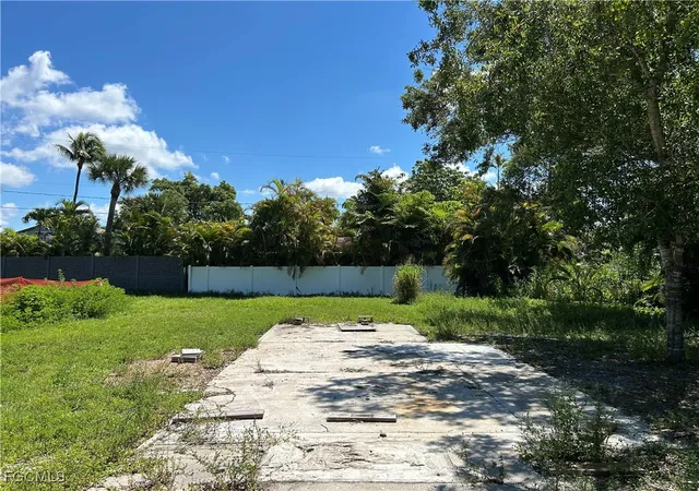 Photo 4 of Sale Pending at 15651 Biddy Ln, Fort Myers, FL 33908 | MLS# 2025006279 | Listing updated on 2026-10-03