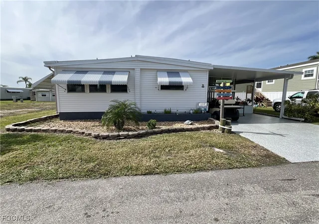 Photo 1 of Manufactured home for sale at 290 Valencia Dr, Fort Myers, FL 33905 | MLS# 2025006282 | Listing updated on 2026-07-07