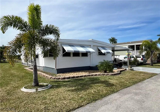 Photo 2 of Manufactured home for sale at 290 Valencia Dr, Fort Myers, FL 33905 | MLS# 2025006282 | Listing updated on 2026-07-07