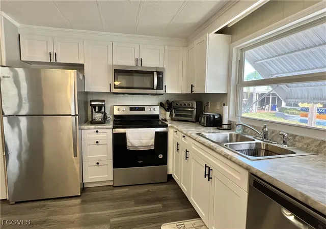 Photo 3 of Manufactured home for sale at 290 Valencia Dr, Fort Myers, FL 33905 | MLS# 2025006282 | Listing updated on 2026-07-07