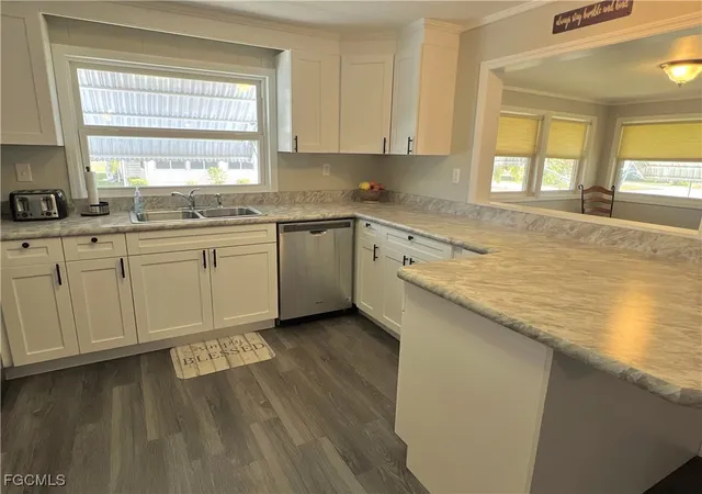 Photo 4 of Manufactured home for sale at 290 Valencia Dr, Fort Myers, FL 33905 | MLS# 2025006282 | Listing updated on 2026-07-07