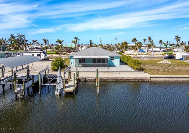2nd image of 2892 Sanibel Blvd, Saint James City, FL 33956 | MLS# 2025006593
