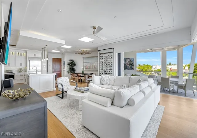 4th image of 382 12Th Ave S #4, Naples, FL 34102 | MLS# 225068185