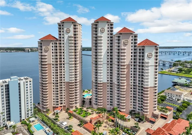 2nd image of 2090 W First St #E2105, Fort Myers, FL 33901 | MLS# 225068306