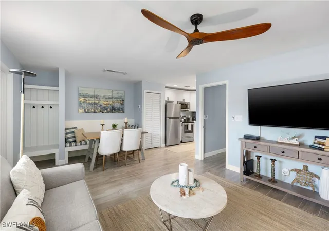 2nd image of 975 9Th Ave S #19, Naples, FL 34102 | MLS# 225068770
