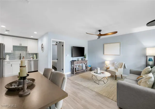4th image of 975 9Th Ave S #19, Naples, FL 34102 | MLS# 225068770