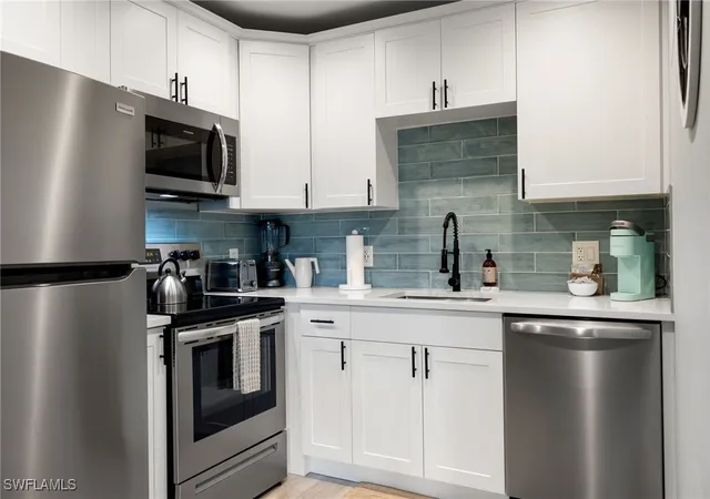 5th image of 975 9Th Ave S #19, Naples, FL 34102 | MLS# 225068770