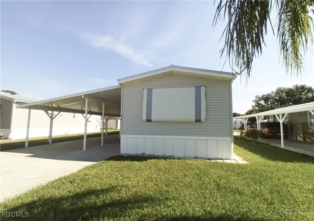 3rd image of 231 Palm Ave Nw, Moore Haven, FL 33471 | MLS# 2025008215