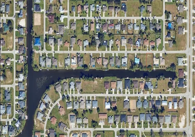 2nd image of 626 Se 4th St, Cape Coral, FL 33990 | MLS# 225068933