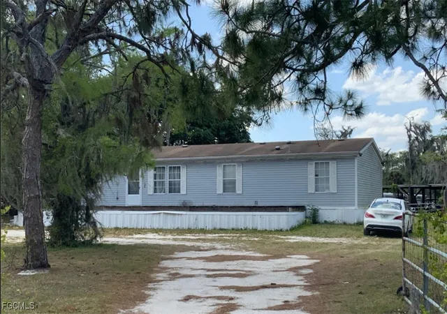 2nd image of 810 N Jinete St, Clewiston, FL 33440 | MLS# 2025008528