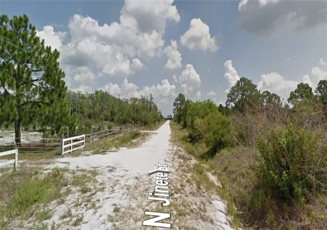 3rd image of 810 N Jinete St, Clewiston, FL 33440 | MLS# 2025008528