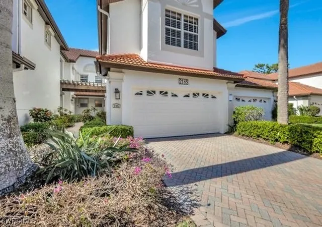 Listing Photo 4 - Condo for sale in building located at 2185 Hawksridge Dr, Naples, FL 34105 - Unit #1102