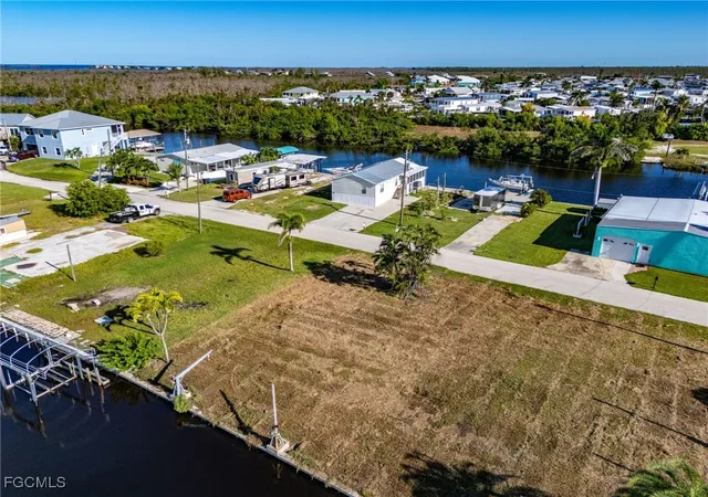 3rd image of 3875 Royal Palm Dr, Saint James City, FL 33956 | MLS# 2025009488