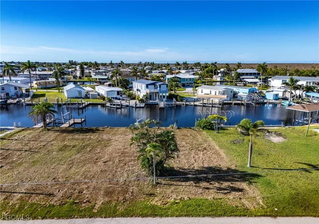 5th image of 3875 Royal Palm Dr, Saint James City, FL 33956 | MLS# 2025009488