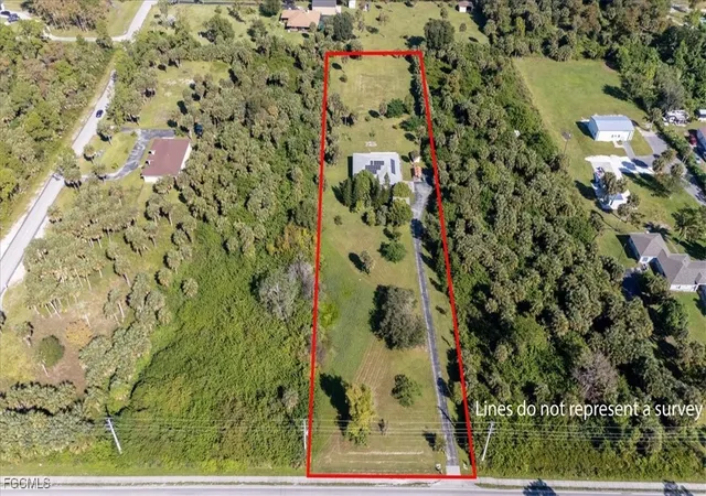 Photo 2 of Single family home for sale at 2831 White Blvd, Naples, FL 34117 | MLS# 2025010012 | Listing updated on 2026-07-15