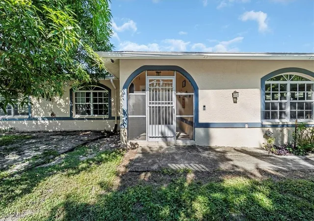 Photo 3 of Single family home for sale at 2831 White Blvd, Naples, FL 34117 | MLS# 2025010012 | Listing updated on 2026-07-15