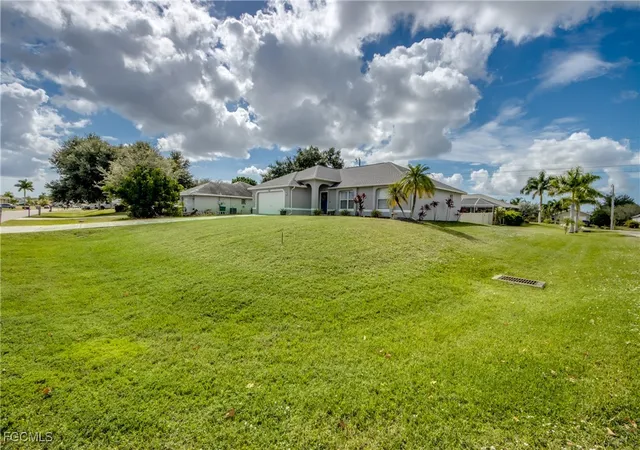 27th image of 702 Sw 11th Ave, Cape Coral, FL 33991 | MLS# 2025010034