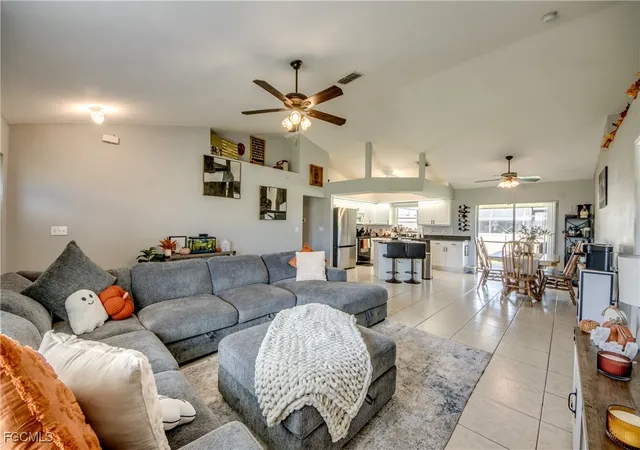 4th image of 702 Sw 11Th Ave, Cape Coral, FL 33991 | MLS# 2025010034