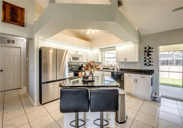 5th image of 702 Sw 11Th Ave, Cape Coral, FL 33991 | MLS# 2025010034