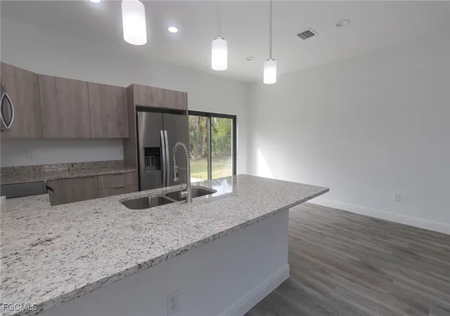 4th image of 5010 Day Ln, Labelle, FL 33935 | MLS# 2025010240