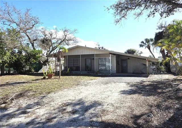 Photo 1 of Single family home for sale at 190 Jefferson St, Fort Myers Beach, FL 33931 | MLS# 2025010424 | Listing updated on 2026-10-07