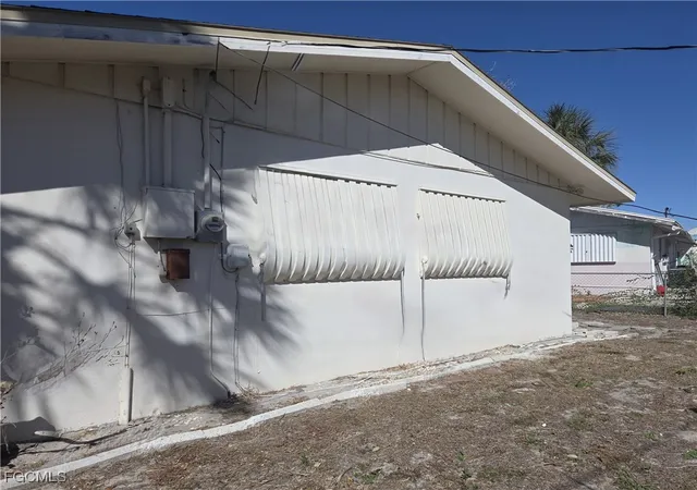 Photo 2 of Single family home for sale at 190 Jefferson St, Fort Myers Beach, FL 33931 | MLS# 2025010424 | Listing updated on 2026-10-07