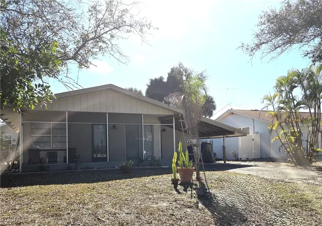 Photo 3 of Single family home for sale at 190 Jefferson St, Fort Myers Beach, FL 33931 | MLS# 2025010424 | Listing updated on 2026-10-07