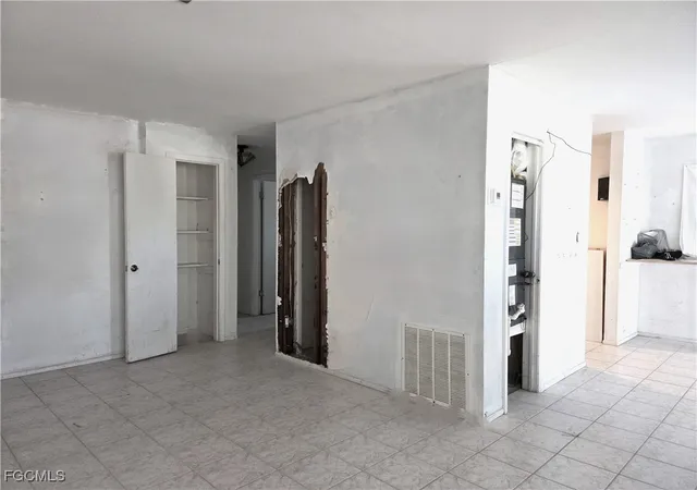 Photo 3 of Single family home for sale at 190 Jefferson St, Fort Myers Beach, FL 33931 | MLS# 2025010424 | Listing updated on 2026-10-07