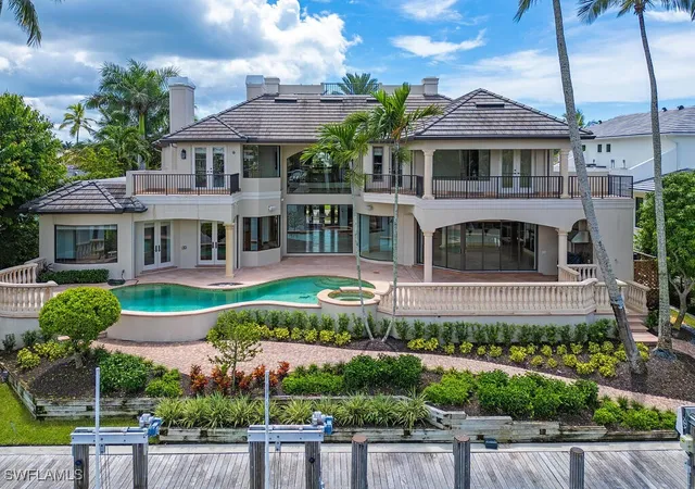 Photo 4 of Sale Pending at 651 21st Avenue S, Naples, FL 34102 | MLS# 225070709 | Listing updated on 2026-06-25
