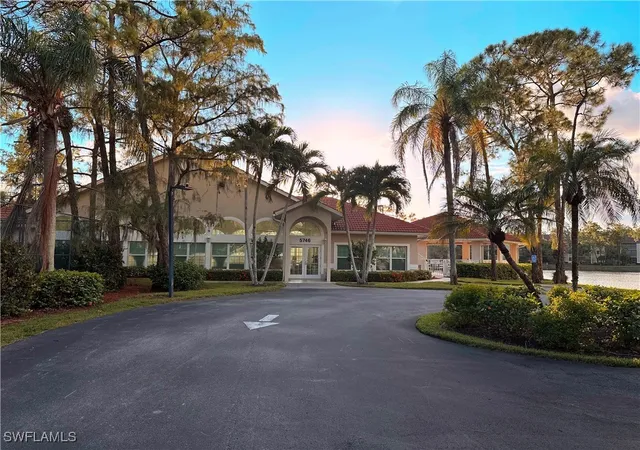 3rd image of 5708 Deauville Cir, Naples, FL 34112