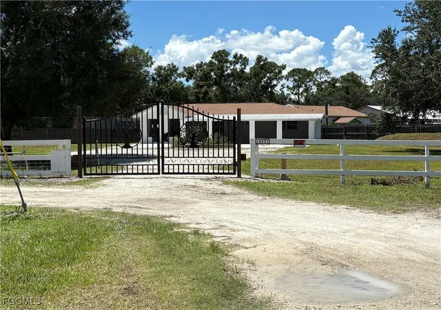 4th image of 19531 Huber Rd, North Fort Myers, FL 33917 | MLS# 2025011683