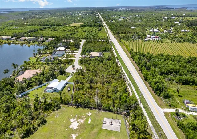 4th image of 9437 Treasure Lake Ct, Saint James City, FL 33956 | MLS# 2025011910