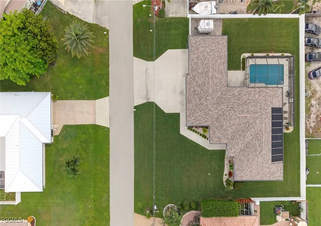Photo 3 of Sale Pending at 624 Se 23rd Terrace, Cape Coral, FL 33990 | MLS# 2025012445 | Listing updated on 2025-10-22
