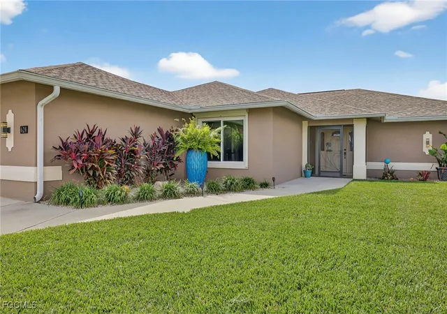 Photo 4 of Sale Pending at 624 SE 23rd Terrace, Cape Coral, FL 33990 | MLS# 2025012445 | Listing updated on 2025-10-22