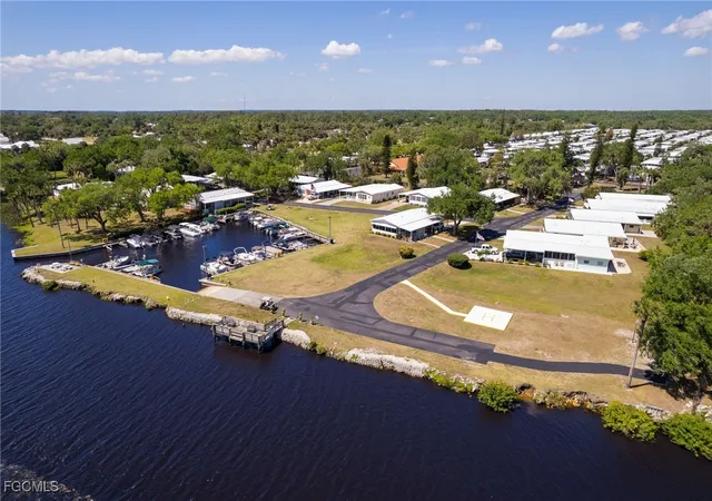 4th image of 15 Ilex St, Alva, FL 33920 | MLS# 2025012776