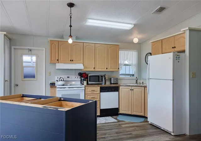 5th image of 15 Ilex St, Alva, FL 33920 | MLS# 2025012776