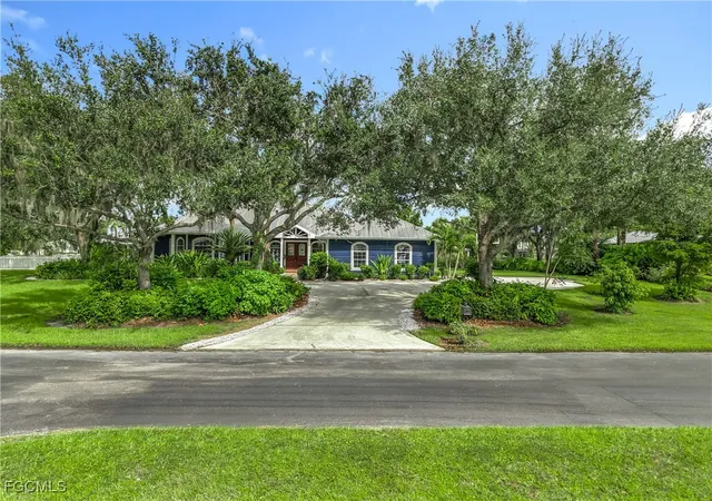 3rd image of 18120 Riverchase Ct, Alva, FL 33920 | MLS# 2025013137