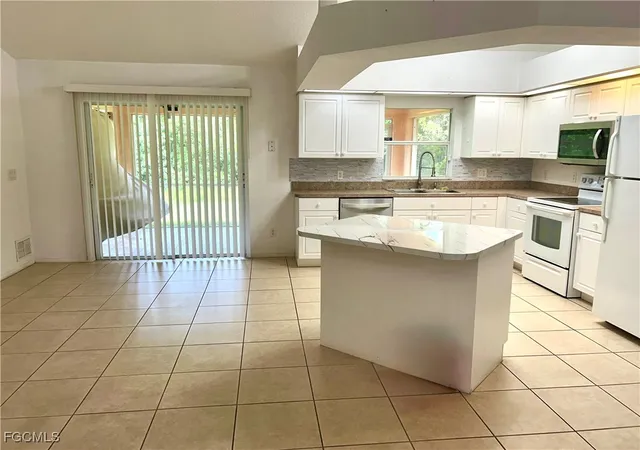 Photo 3 of Single family home for sale at 947 Hunter St E, Lehigh Acres, FL 33974 | MLS# 2025013415 | Listing updated on 2026-08-31