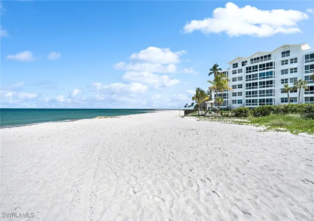 Homes for sale in Naples, FL | 2121 Gulf Shore Boulevard, Naples, FL 34102 | Houzeo