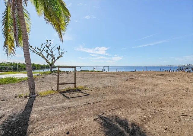 5th image of 4225-4227 Pine Island Rd Nw, Matlacha, FL 33993 | MLS# 2025013557